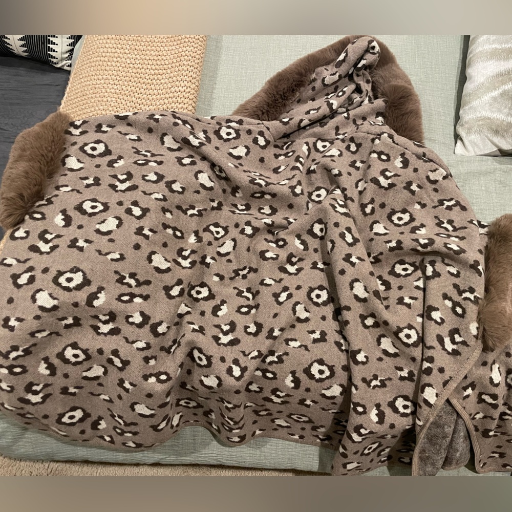 Leopard Print Faux Fur Trim Cape - image 6